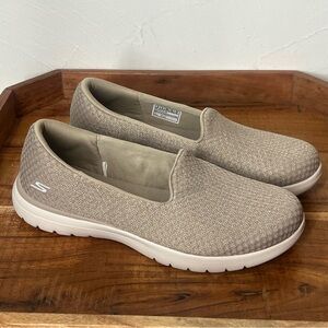 Skechers Ultra Go Womens 8 Slip On Shoe Walking Sneakers